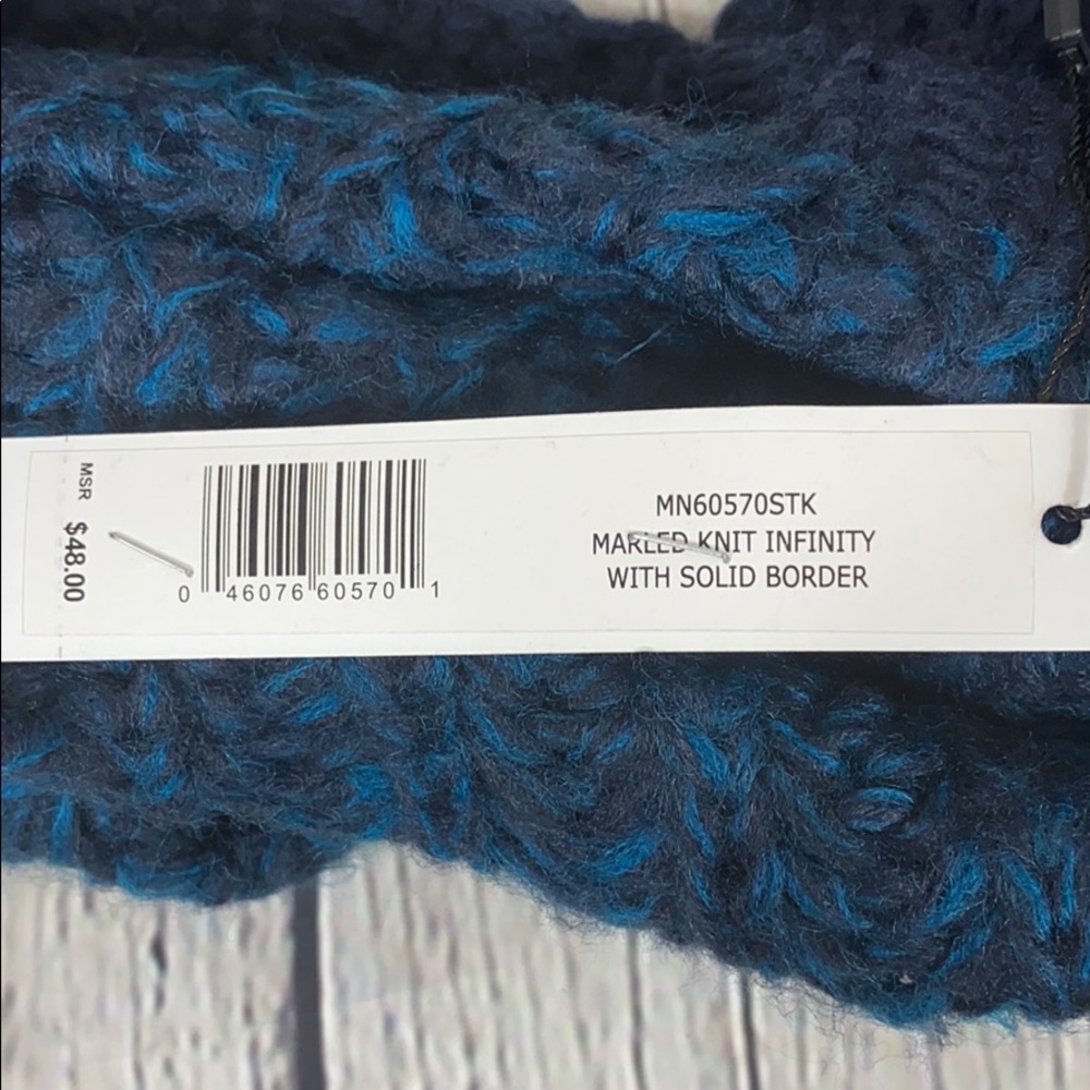 NWT Tahari Marled Knit Infinity Scarf - Picture 3 of 3